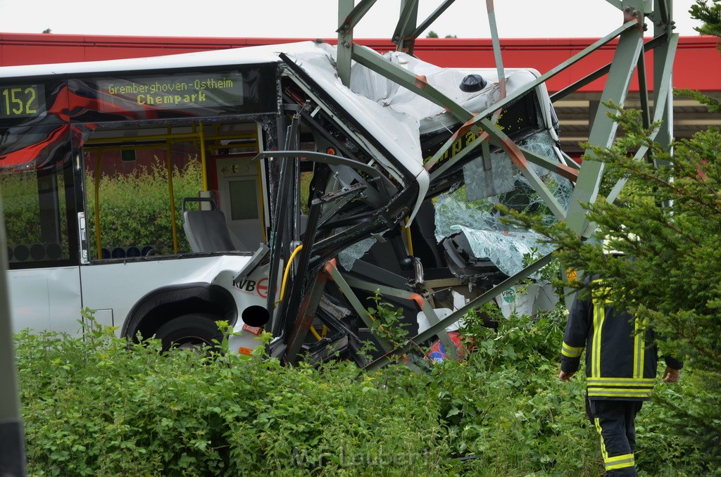 Schwerer Bus Unfall Koeln Porz Gremberghoven Neuenhofstr P119.JPG - Miklos Laubert